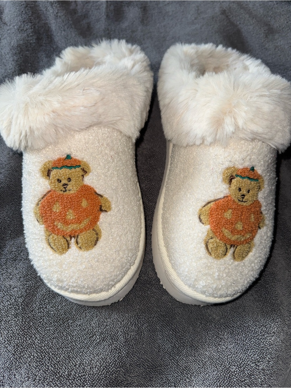 American Eagle Pumpkin Bear Slippers Excellent Condition Size 7